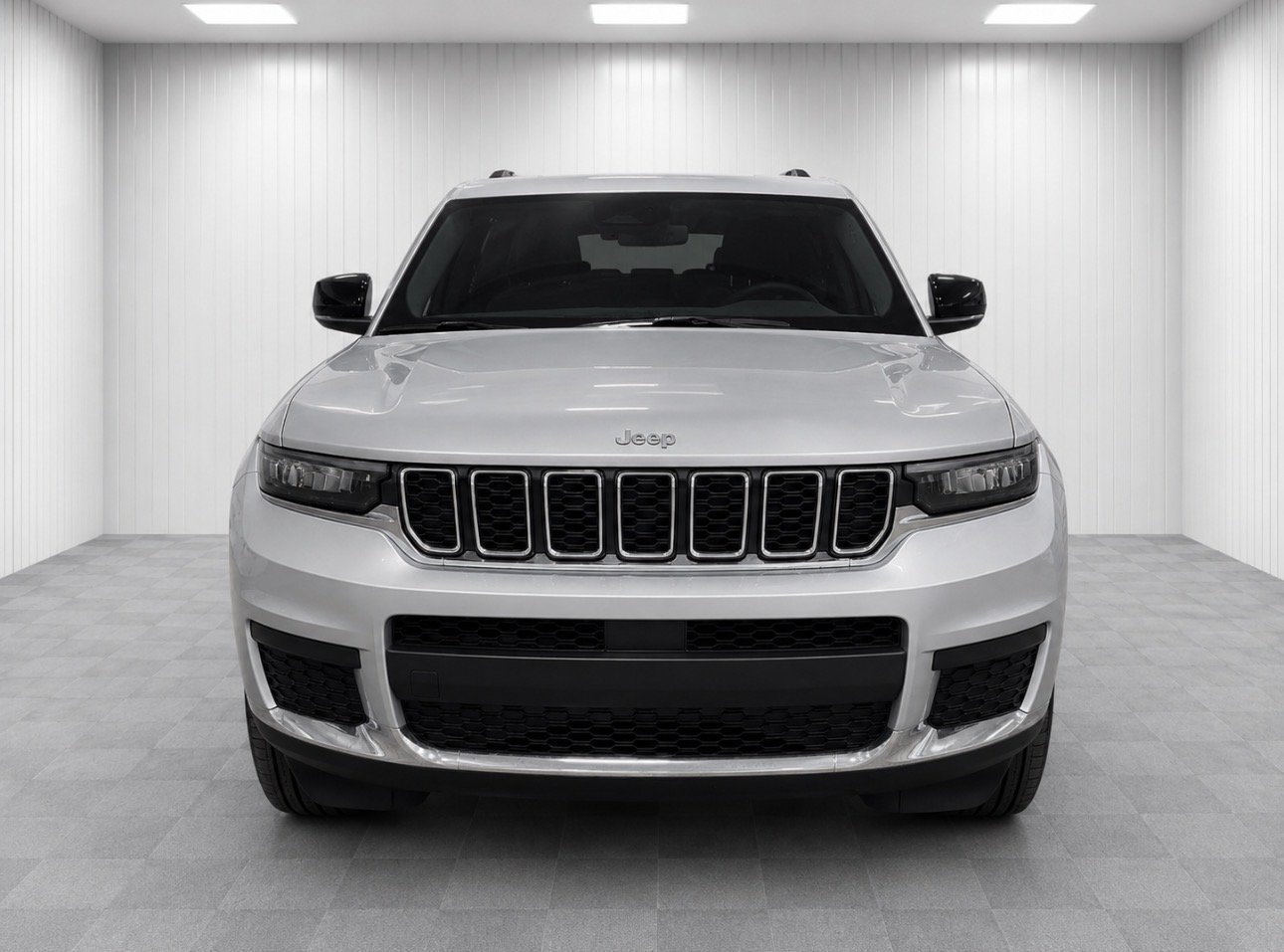 Used 2025 Silver Zynith Jeep Laredo X image 8