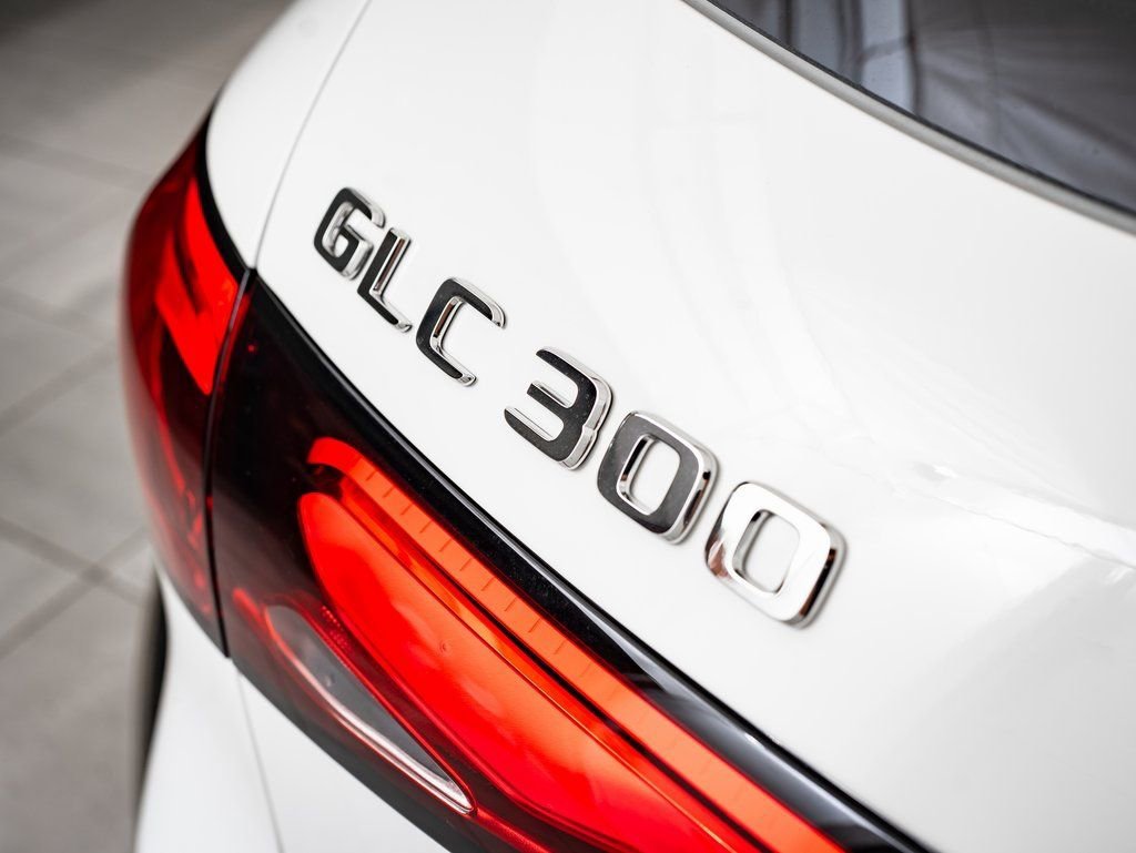 Used 2025 Polar White Mercedes-Benz GLC 300 image 9
