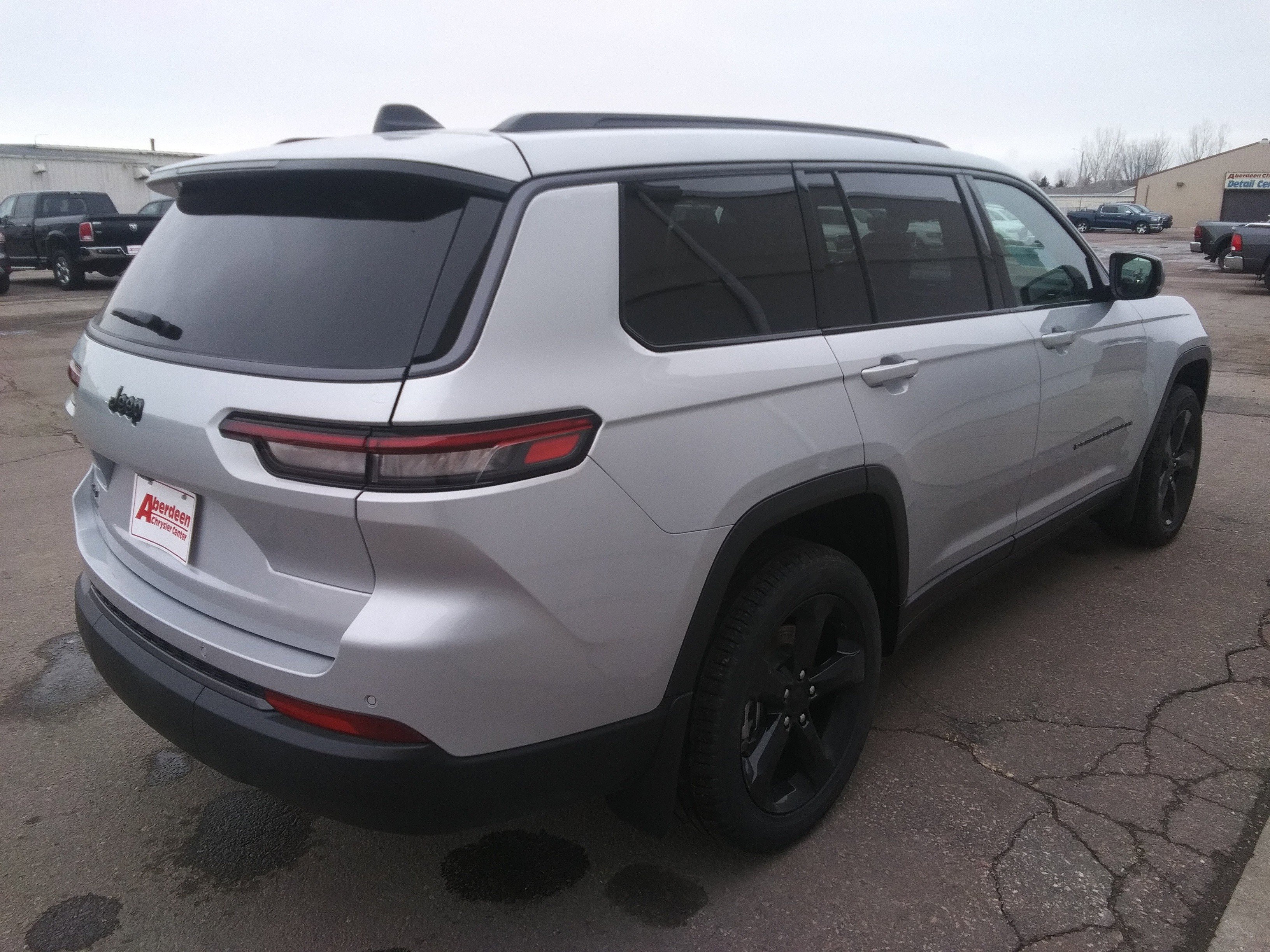New 2026 Silver Zynith Exterior Paint Jeep Limited image 5