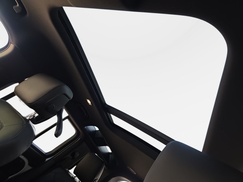 New 2026 Fuji White Land Rover X-Dynamic SE image 20