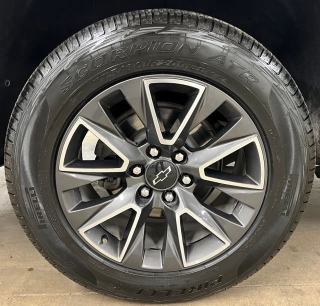 Used 2022 Blue Chevrolet Z71 image 8
