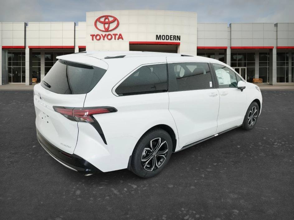 New 2026 Wind Chill Pearl Toyota Platinum image 18