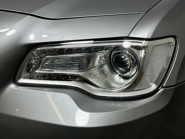 Used 2018 Silver Chrysler Limited image 23