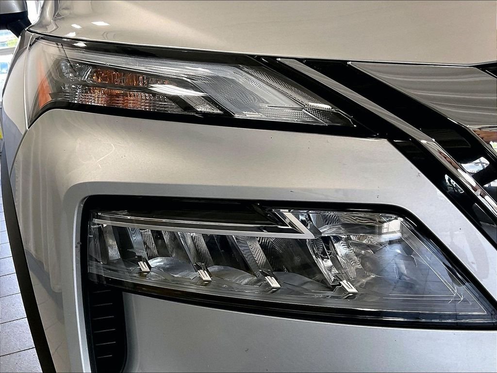 Used 2023 Silver Nissan SV image 33