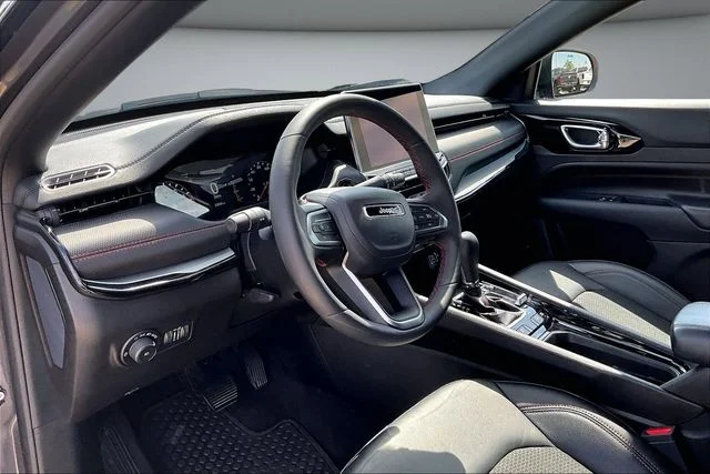 Used 2024 Metallic Jeep Trailhawk image 17
