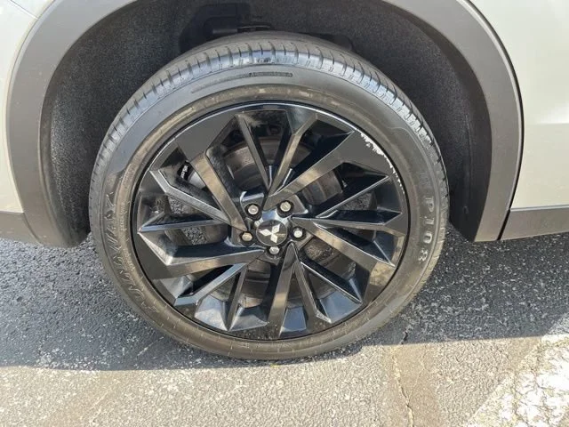 2025 Mitsubishi Outlander Plug-in Hybrid SEL Black Edition - Photo 4