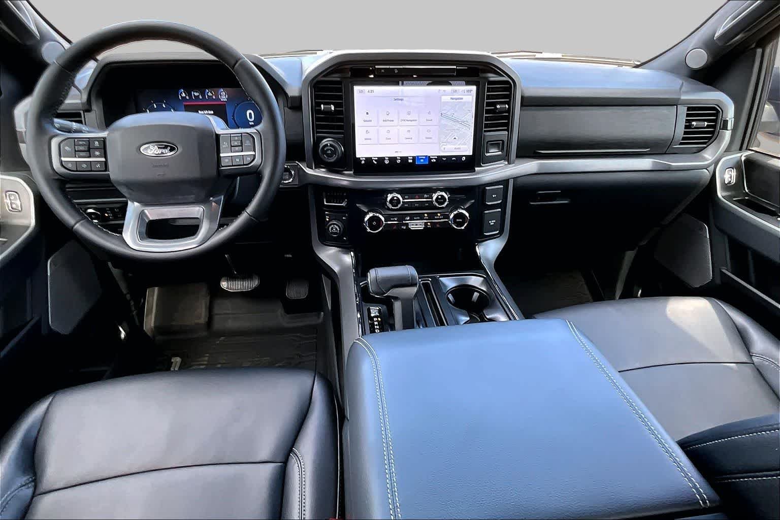 Used 2025 Oxford White Ford XLT image 16