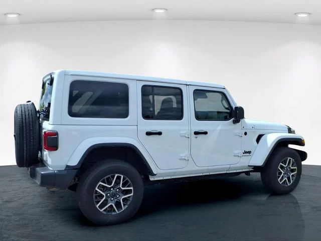 Used 2025 White Jeep Sahara image 17