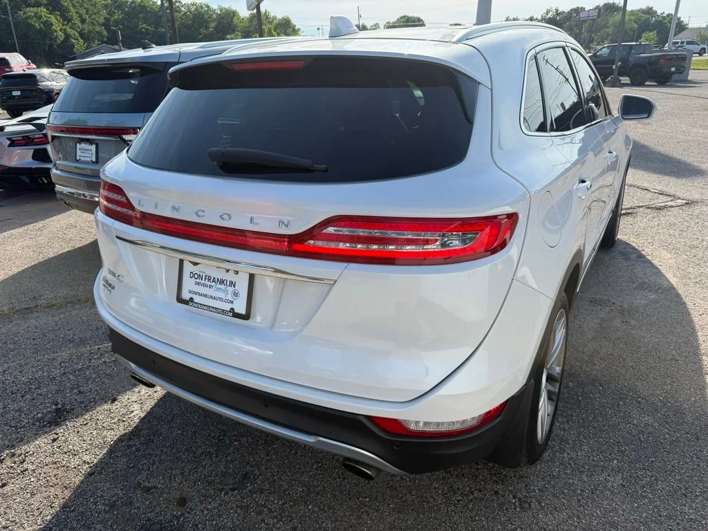 Used 2019 White Lincoln Reserve image 5