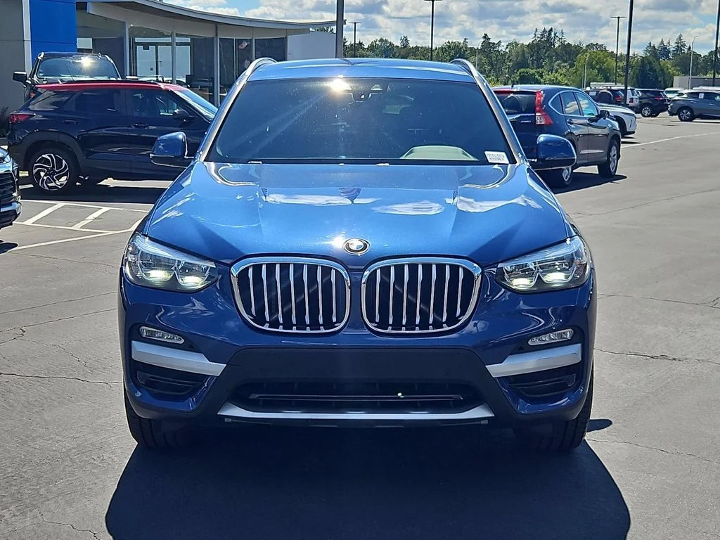 Used 2019 Phytonic Blue Metallic BMW xDrive30i image 9