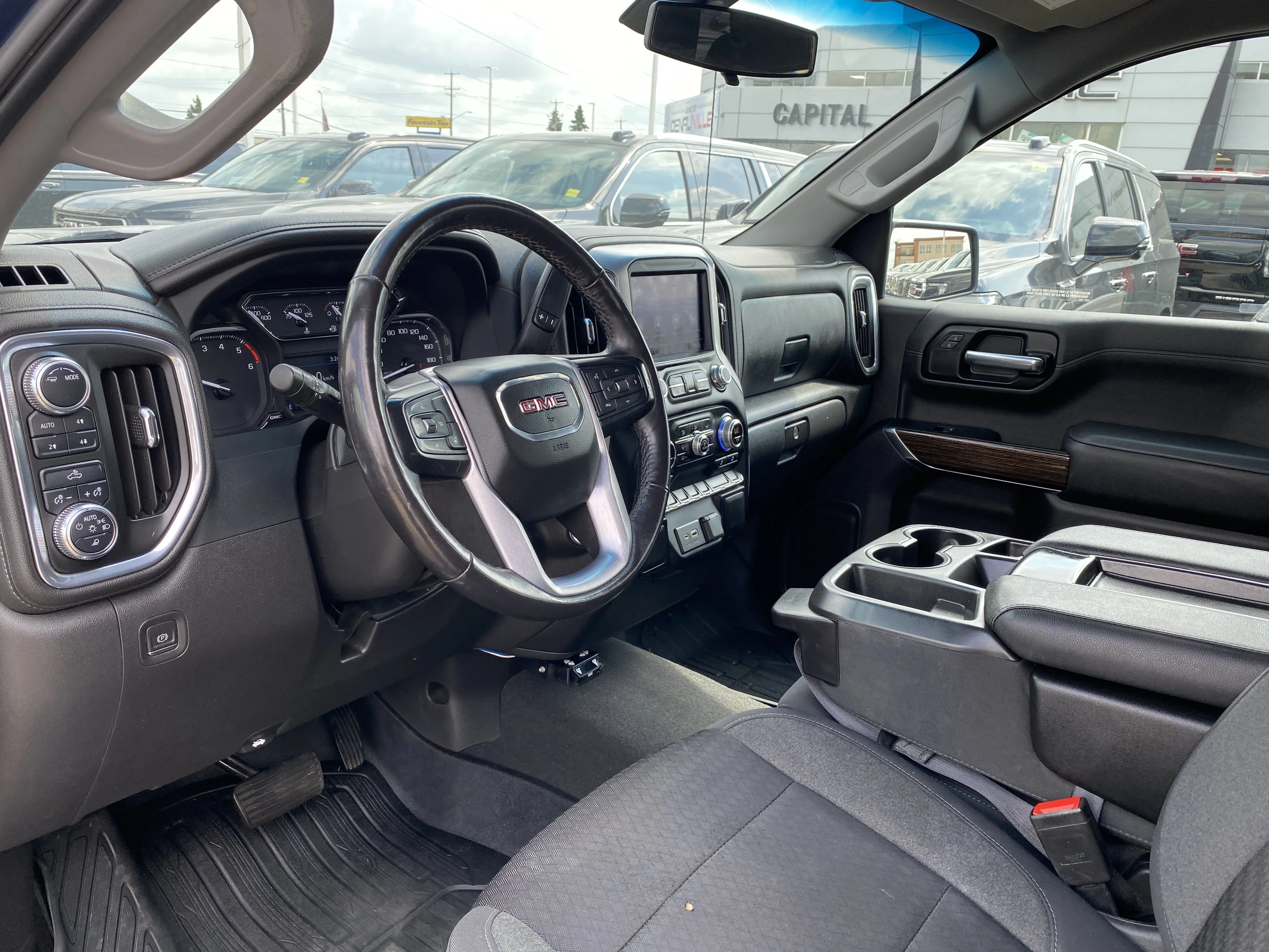Used 2022 Blue GMC Crew Cab SLE image 9