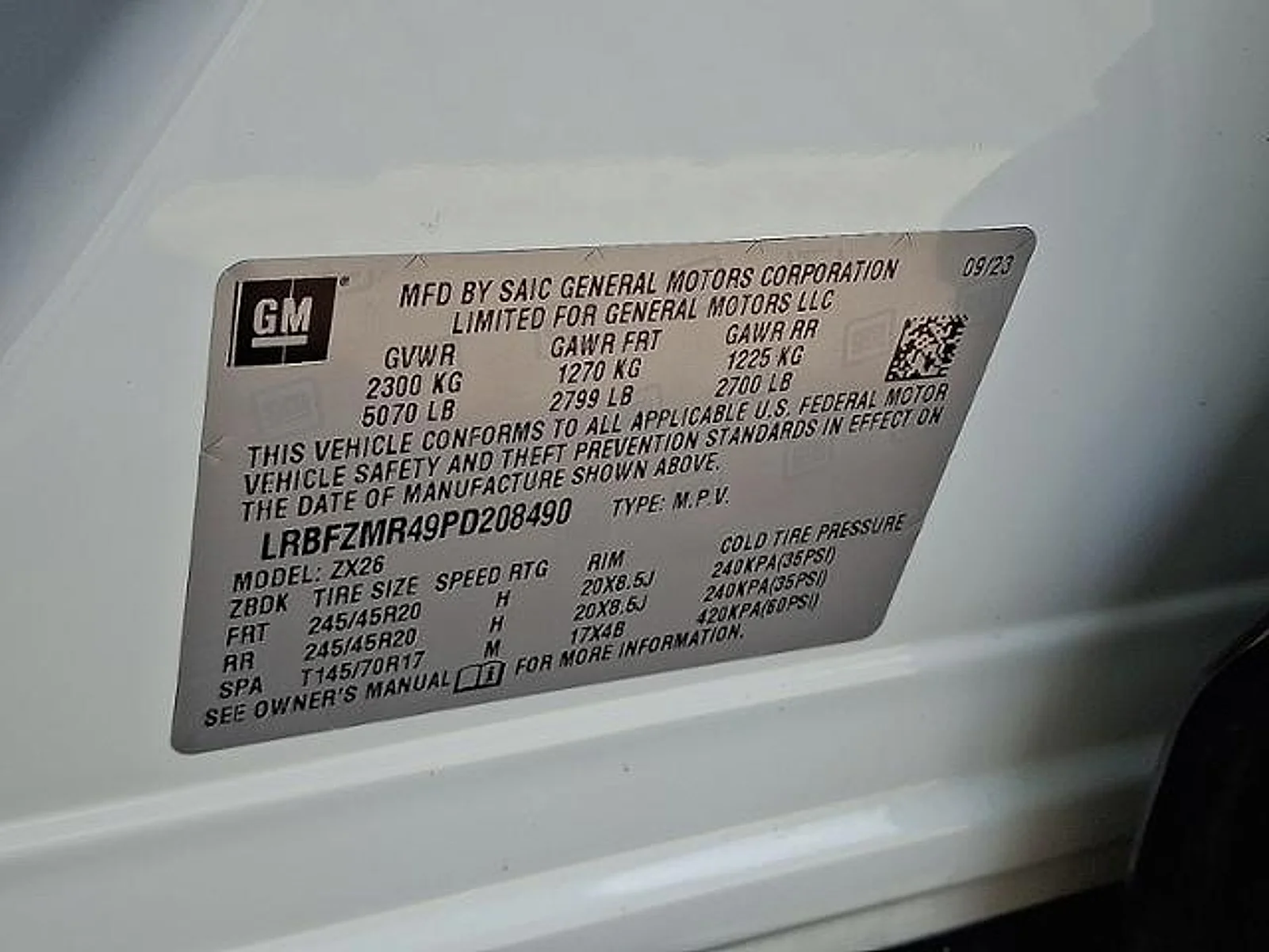 Used 2023 Summit White Buick Preferred AWD image 27