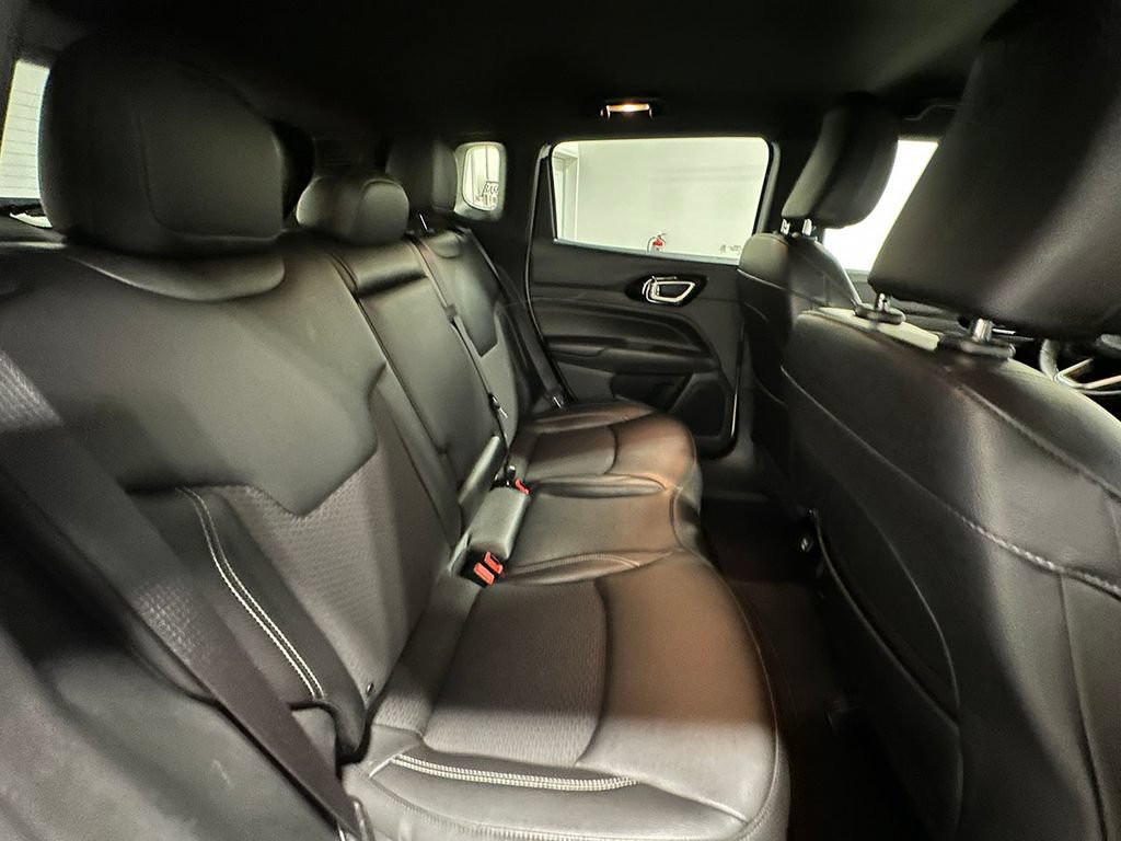 Used 2023  Jeep Altitude image 22