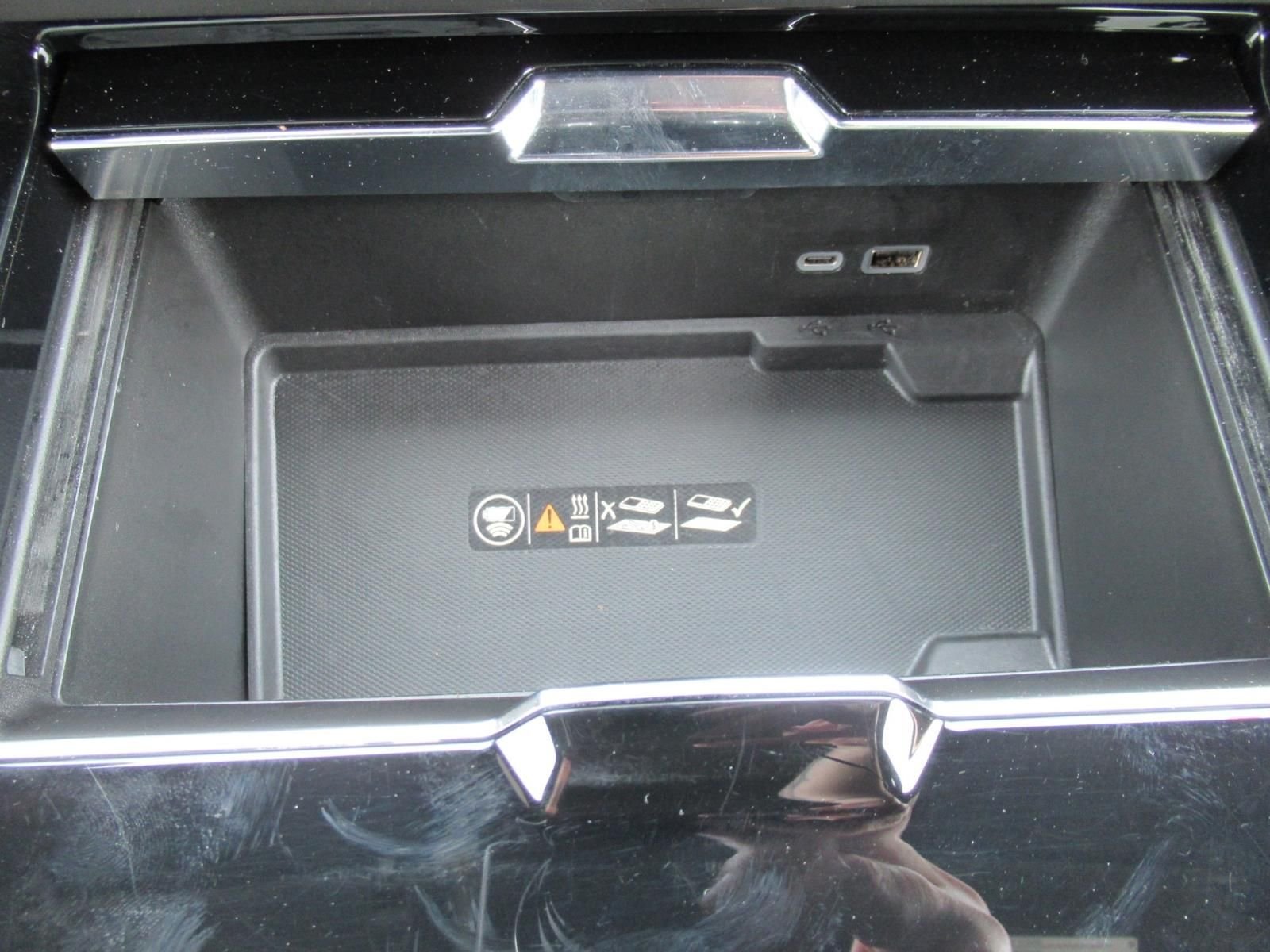 Used 2025 Silver GMC Denali image 27