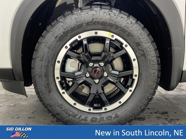 New 2026 Everest White Pearl Tricoat/Super Black Nissan Rock Creek image 5