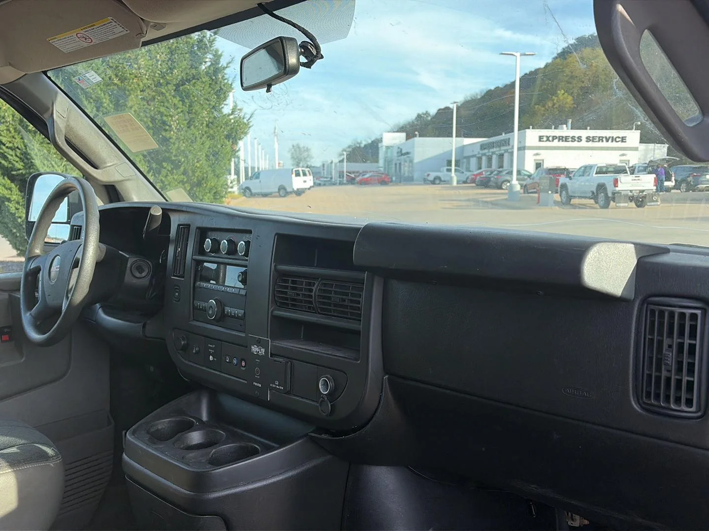 Used 2019 SUMMIT WHITE GMC VAN 2500 RWD 135" image 27