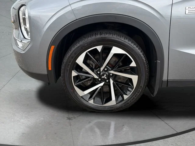 Used 2023  Mitsubishi SE image 29