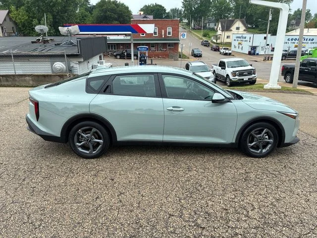 Used 2025 Haze Kia LXS image 9