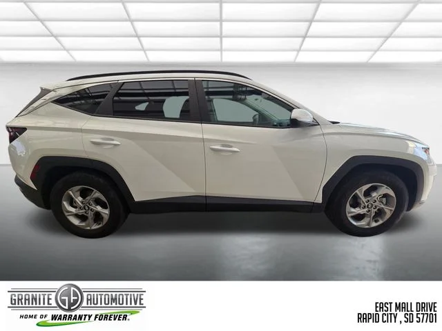 Used 2024 White Hyundai SEL image 7