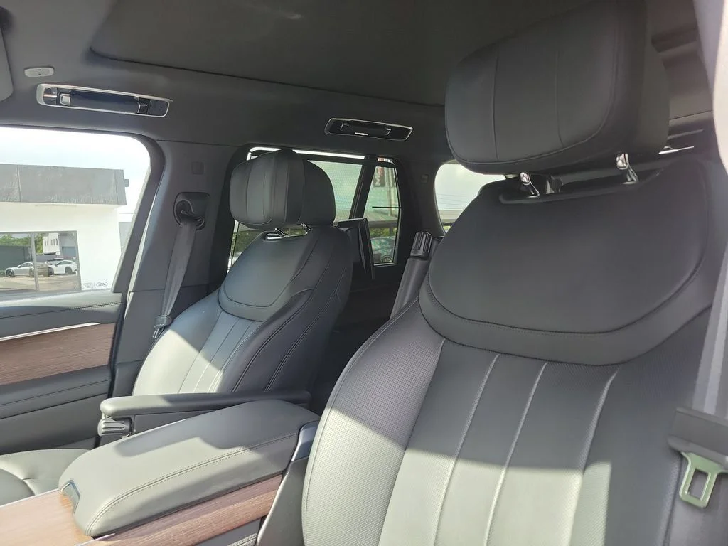 Used 2025 Belgravia Green Metallic Land Rover Autobiography image 18
