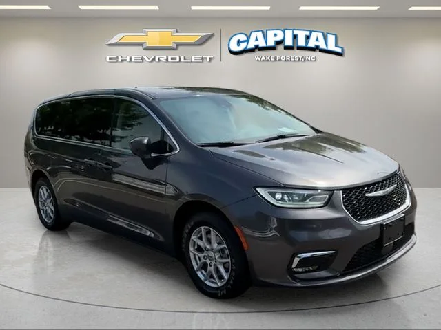 Used 2023 Gray Chrysler Touring L image 7