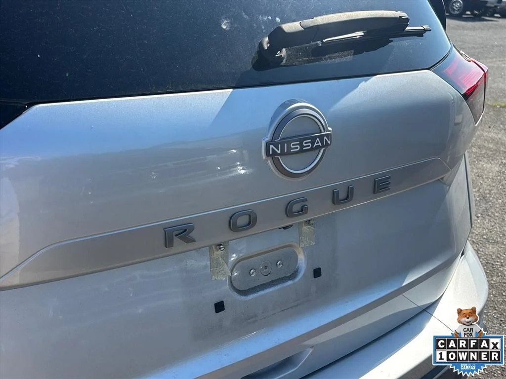 Used 2025 Silver Nissan S image 12