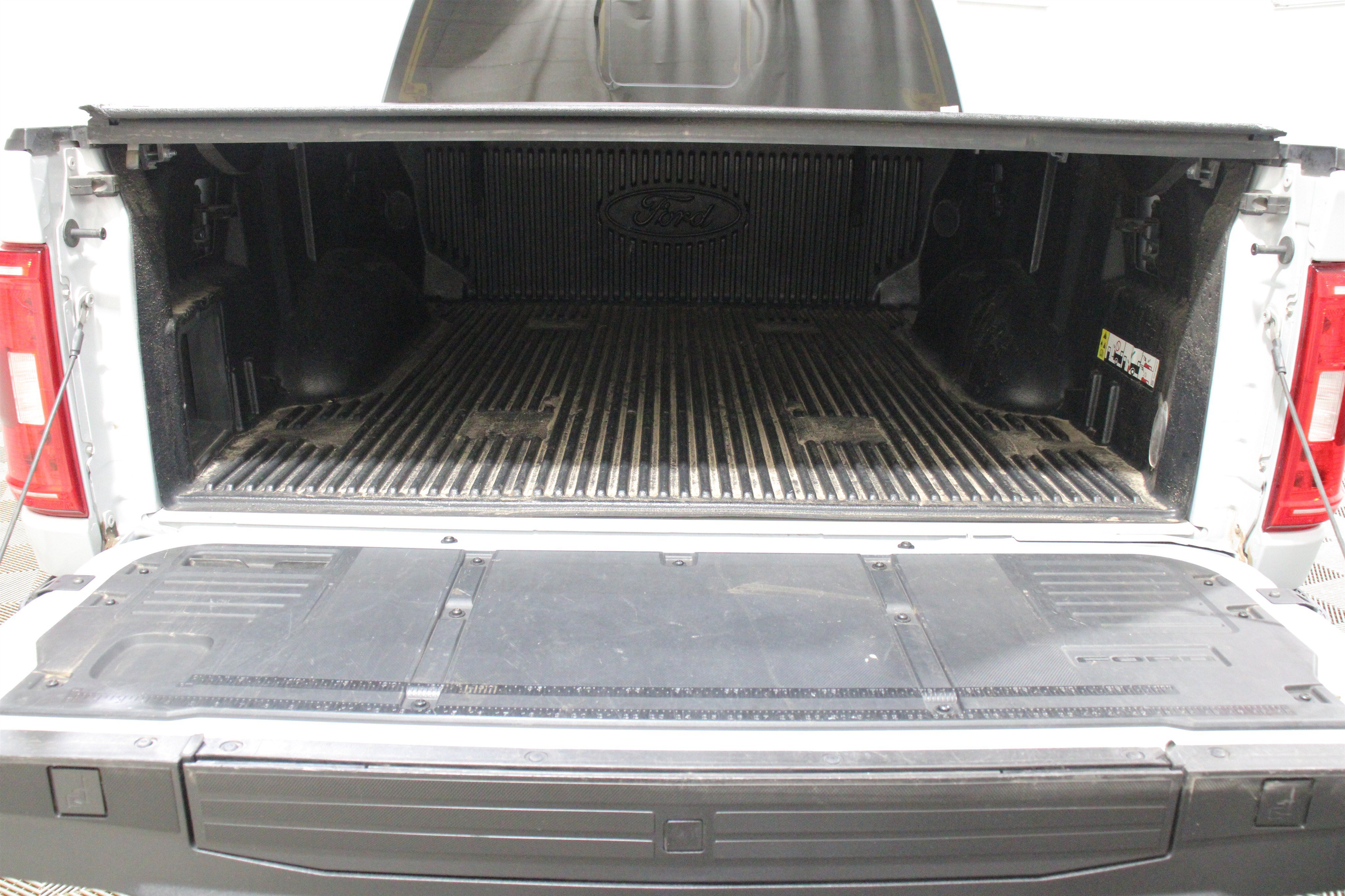 Used 2022 Space White Metallic Ford XLT image 24