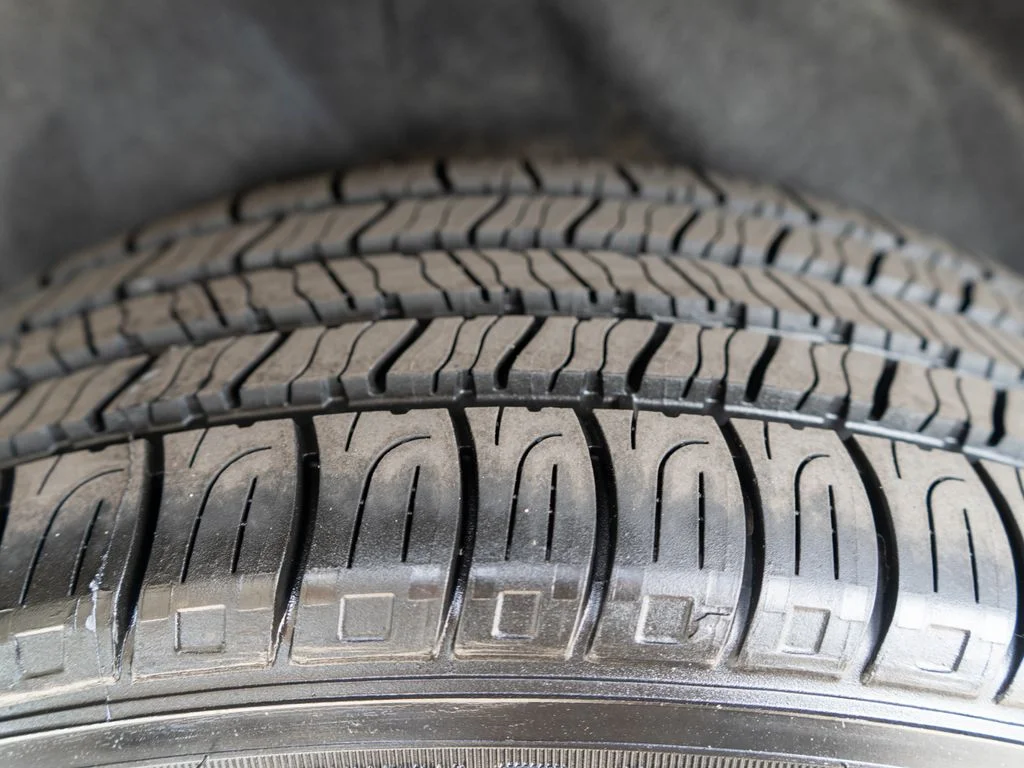 Used 2018 Silver GMC SLE-2 image 36