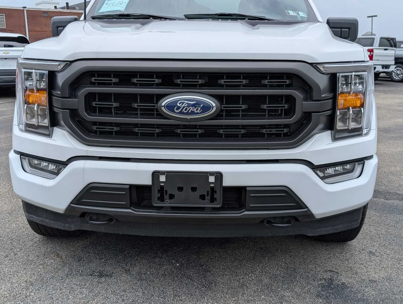 Used 2023 Oxford White Ford XLT image 2