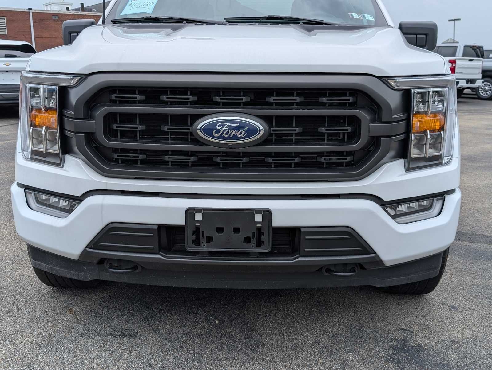 Used 2023 Oxford White Ford XLT image 2