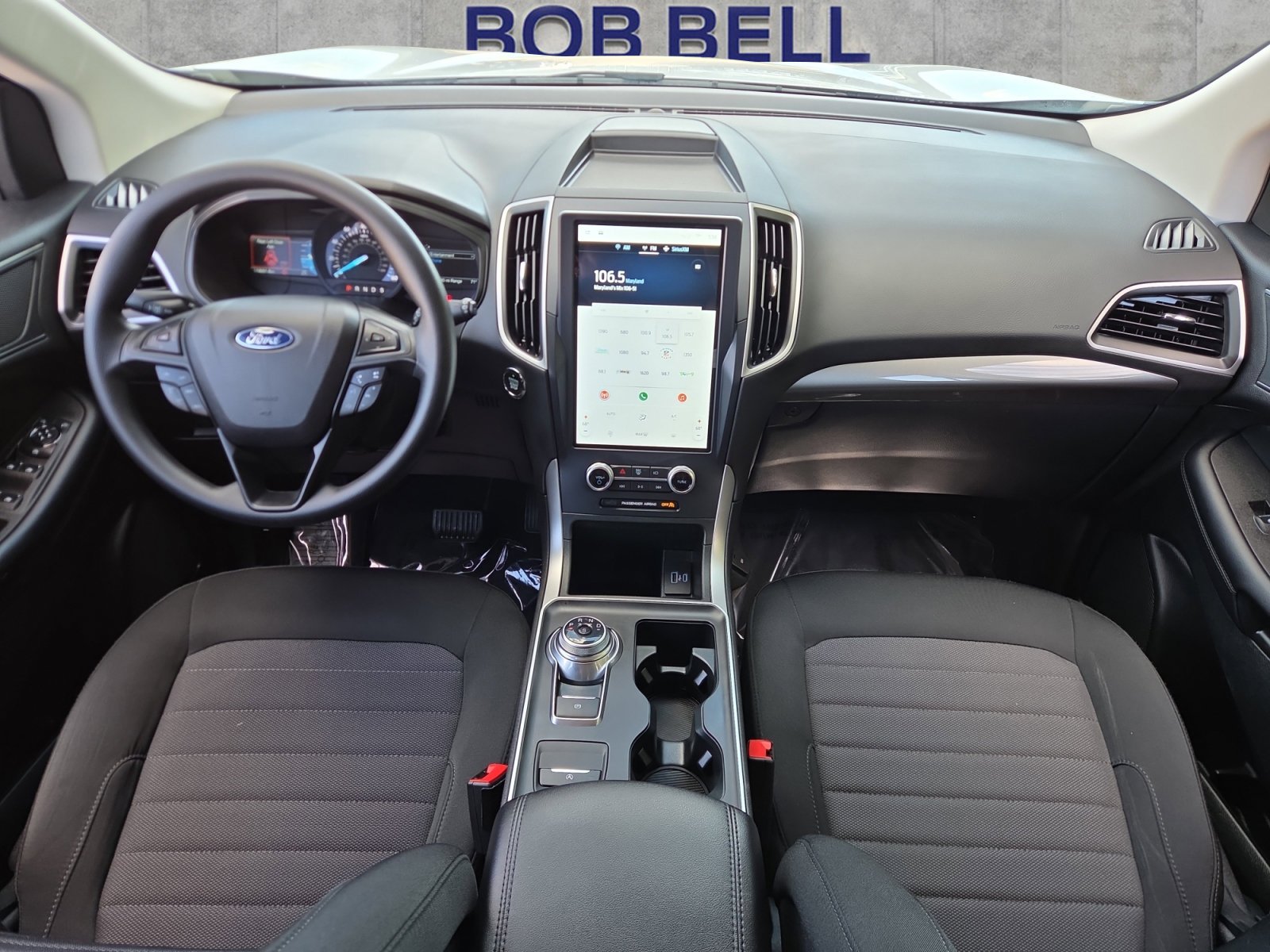 Used 2022 Oxford White Ford SE image 11