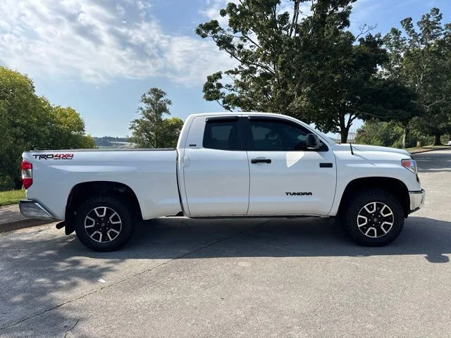 Used 2017 White Toyota SR5 image 8