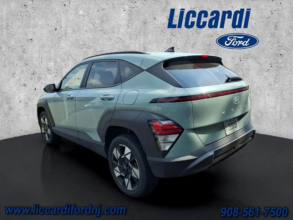 Used 2024 Green Hyundai SEL image 3