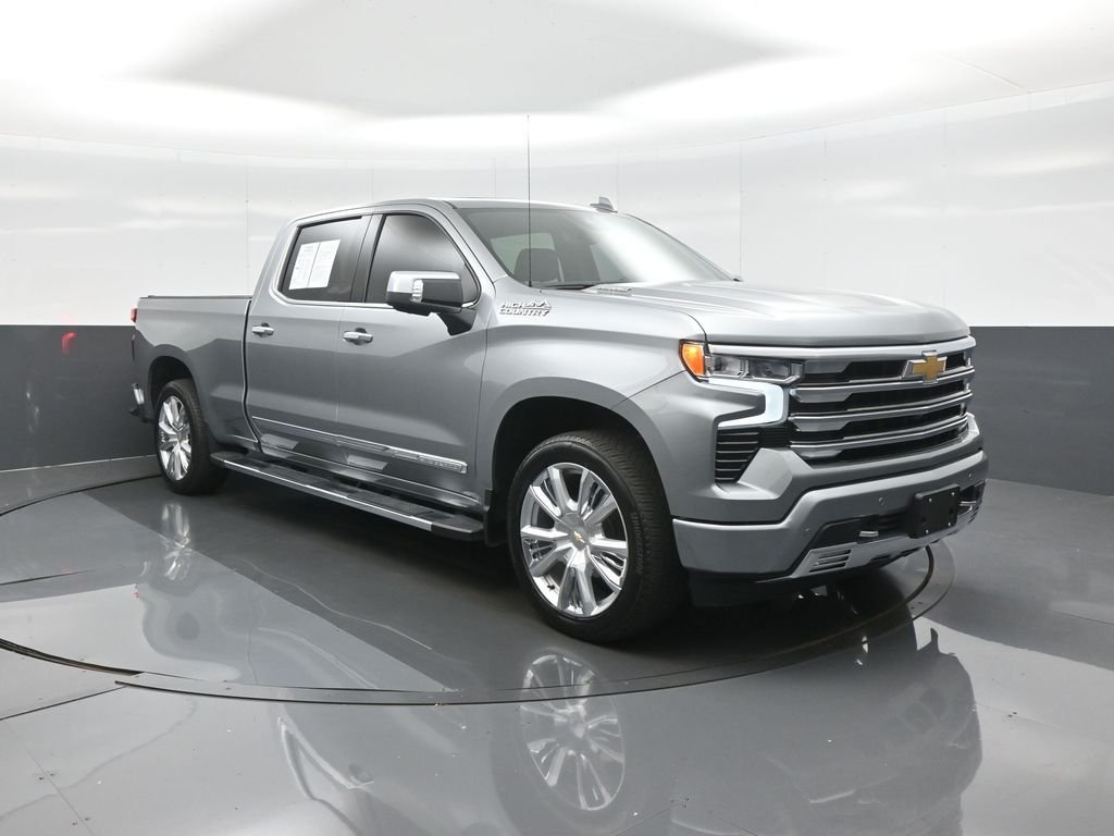 Used 2025 Gray Chevrolet High Country image 1