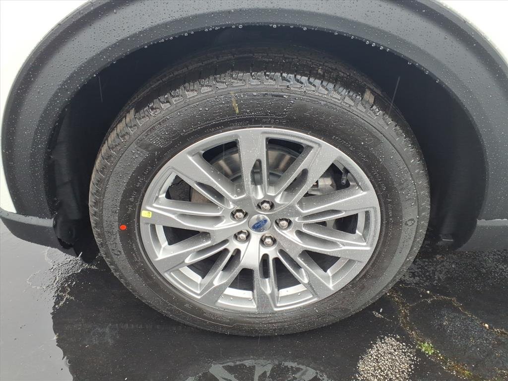 New 2026 Star White Metallic Tri-Coat Ford Platinum™ image 7