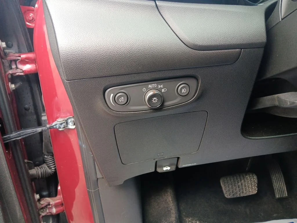 Used 2021 Chili Red Metallic Buick Select image 14
