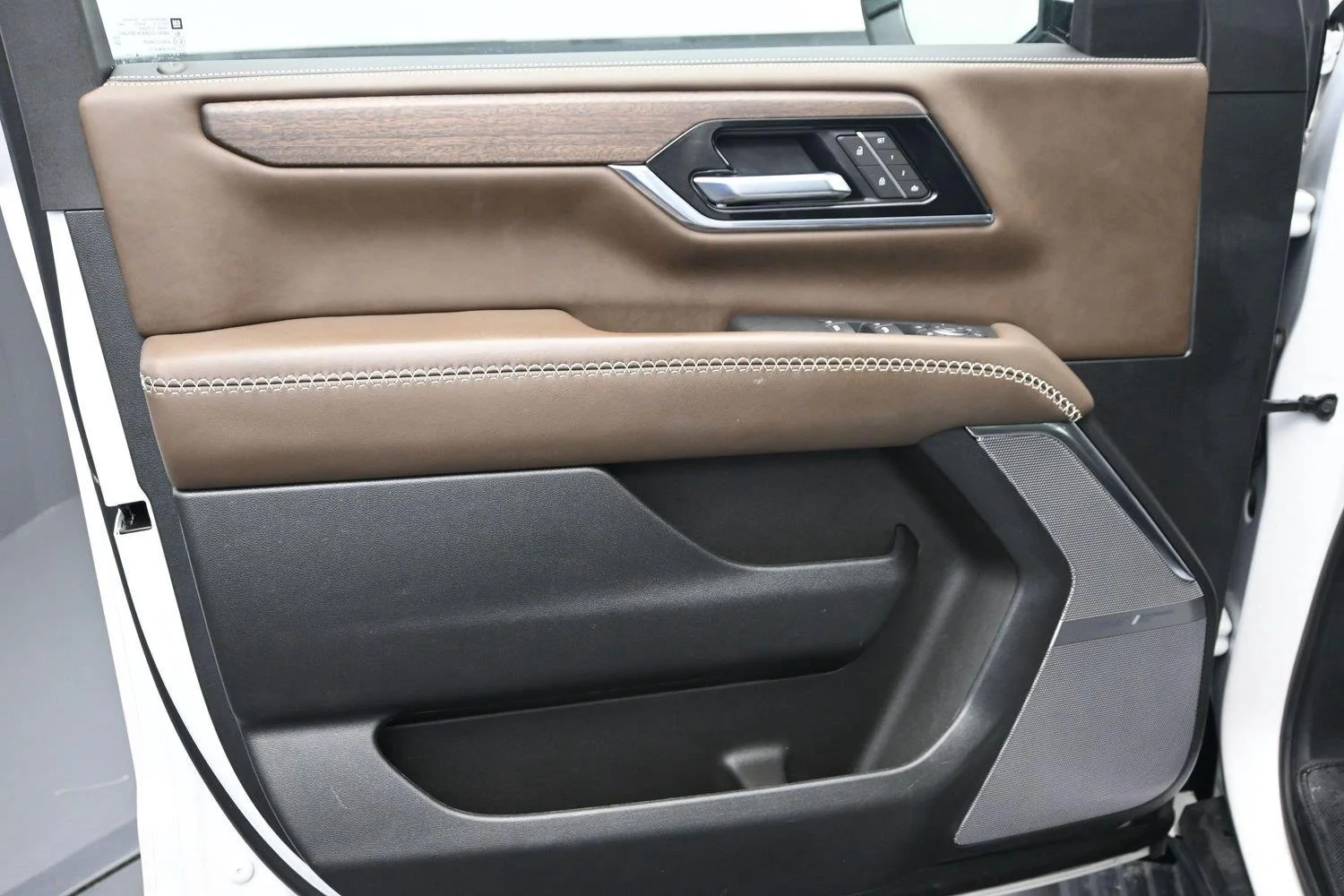 2025 GMC Yukon Denali Ultimate - Photo 26