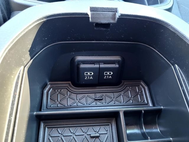 Used 2020  Toyota XLE image 18