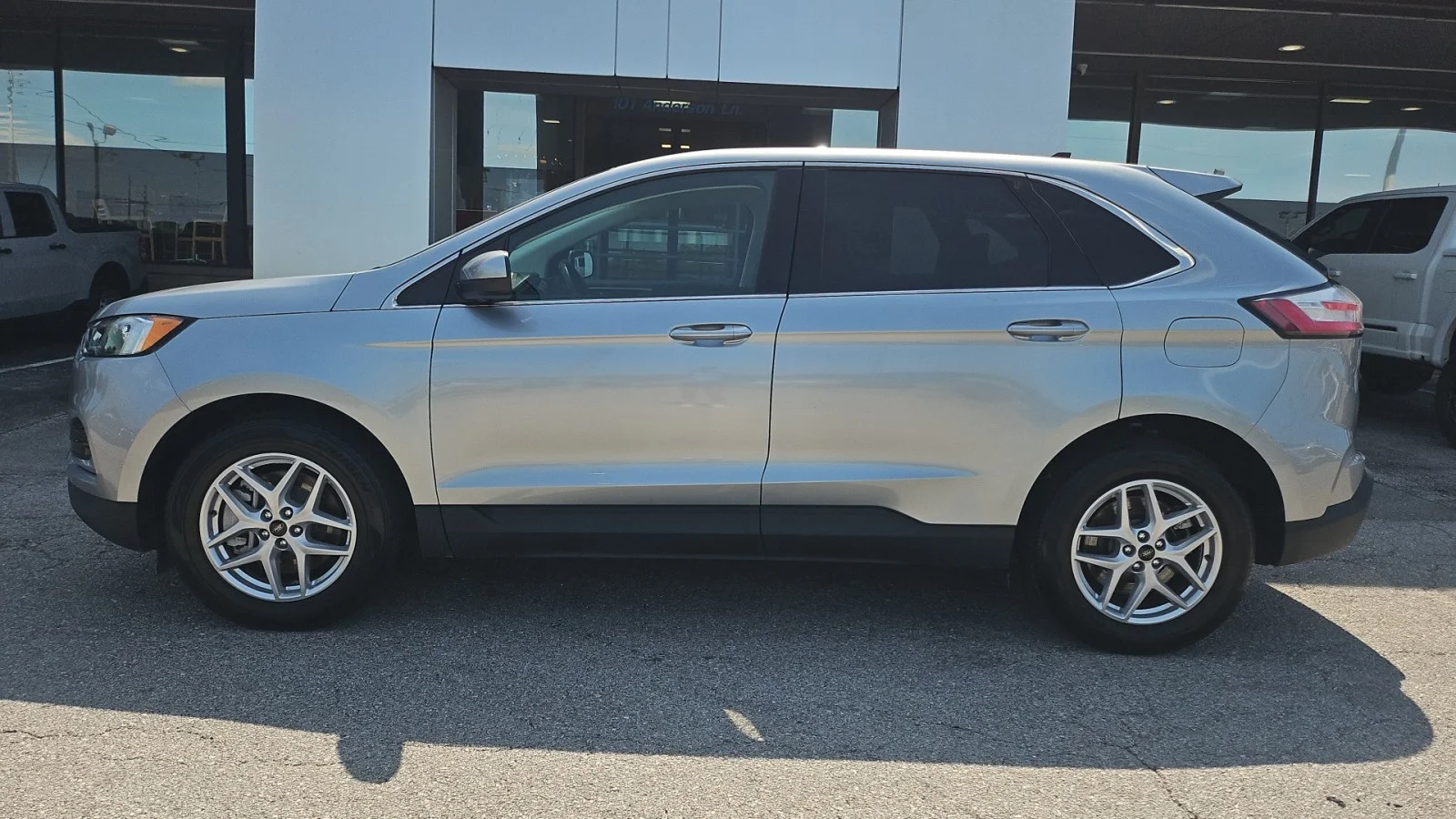 Used 2024 Silver Ford 2024 FORD EDGE SEL 4DR SUV 112.2 WB AWD image 2