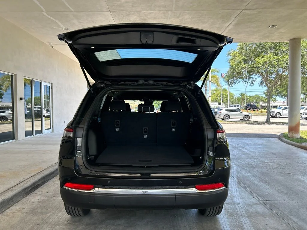 Used 2025 Black Jeep Laredo image 31