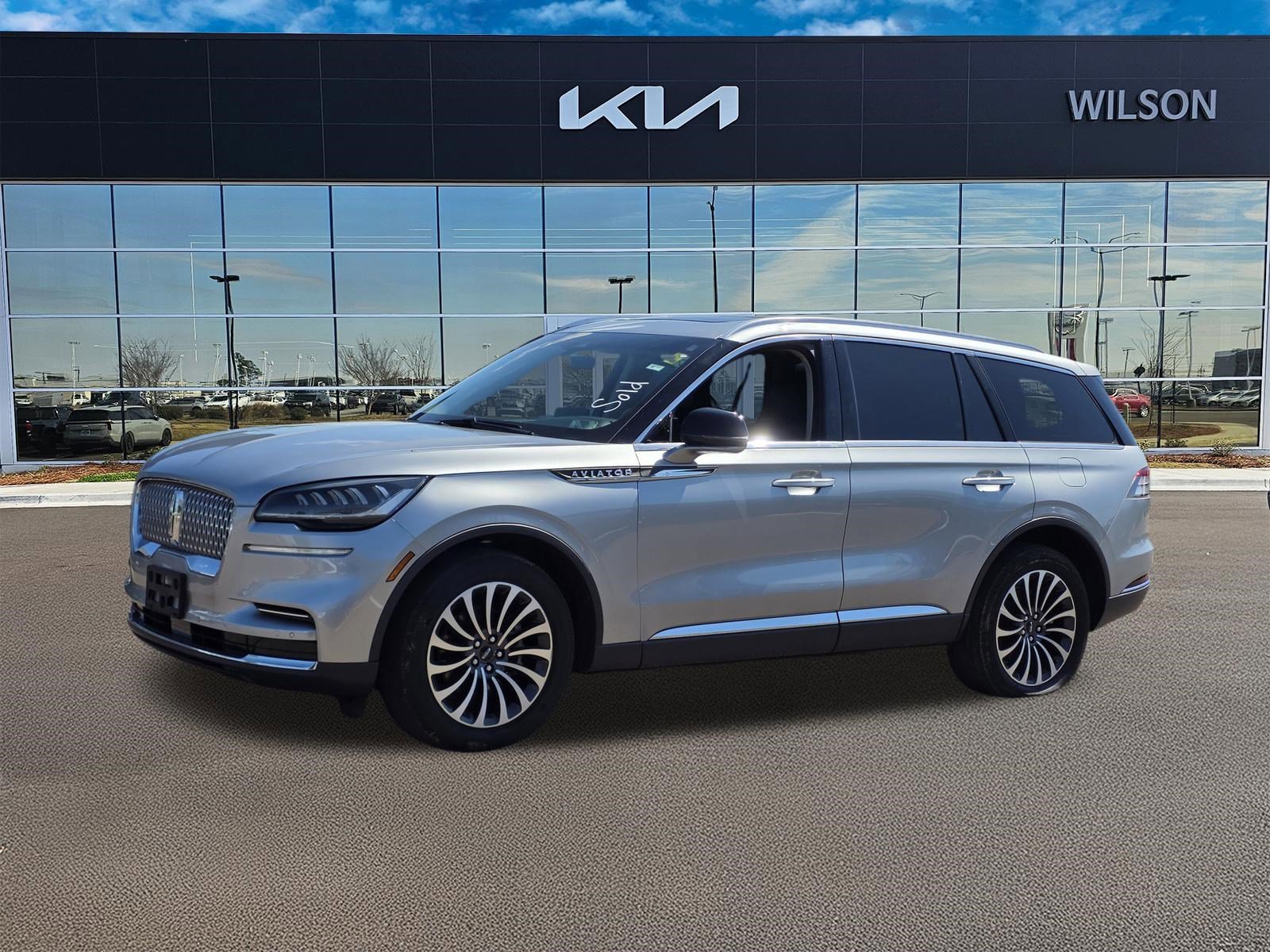 Used 2023 Silver Radiance Metallic Clearcoat Lincoln Standard image 7