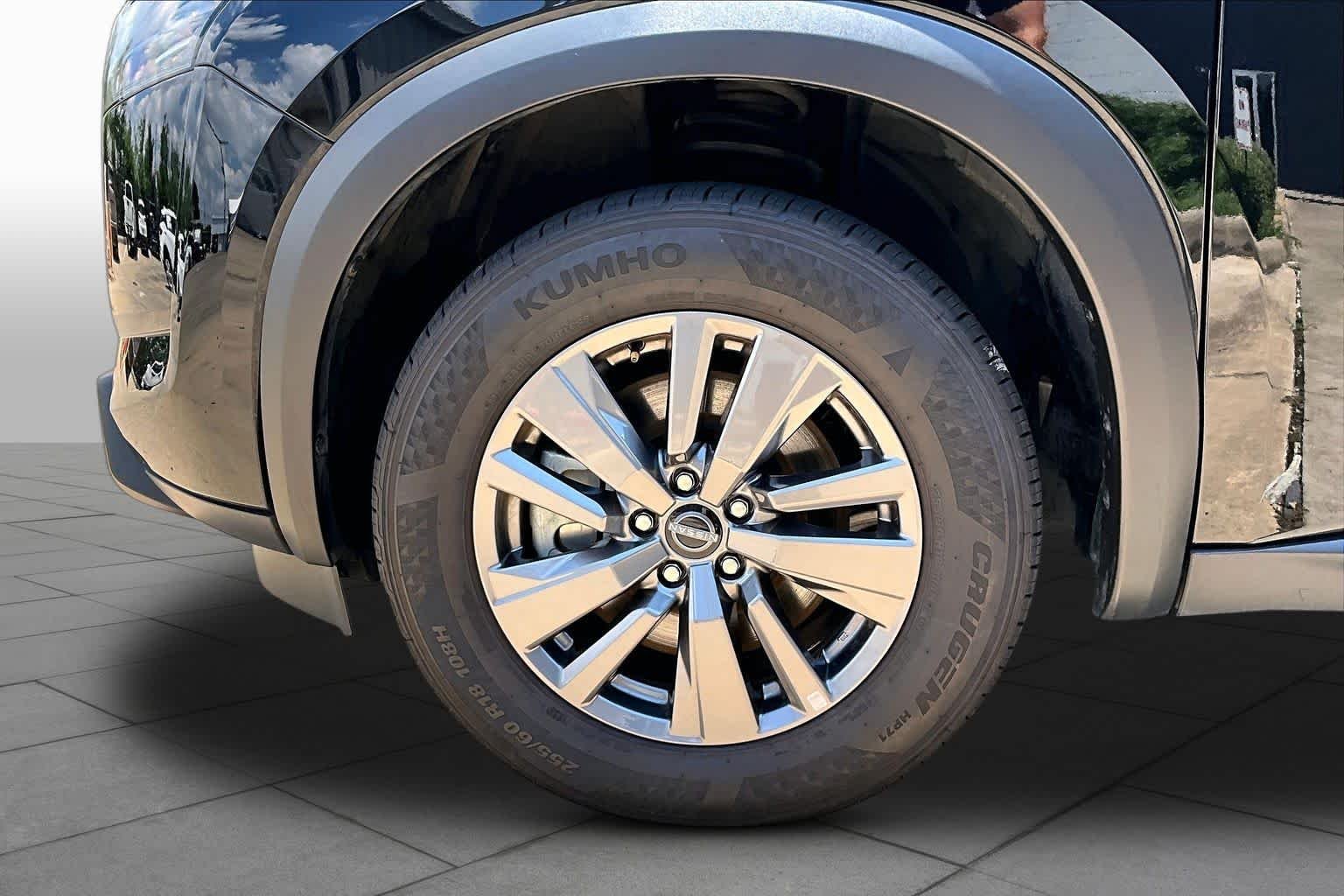 Used 2025 Super Black Nissan SV image 10