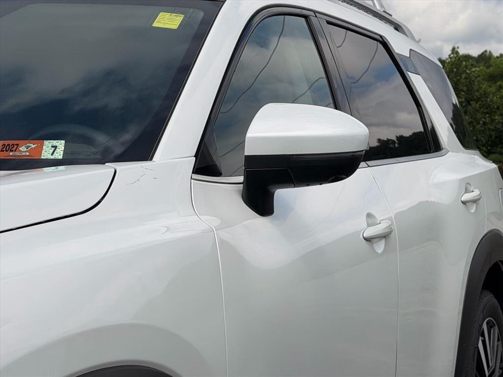 Used 2025 Everest White Pearl Tricoat Nissan Platinum image 4