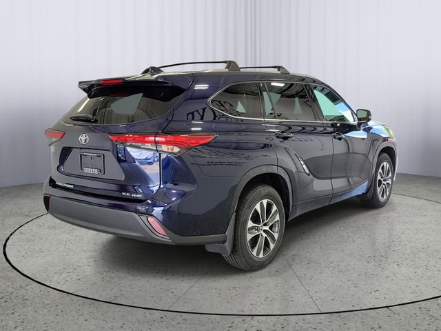 Certified Used 2022  Toyota XLE image 2