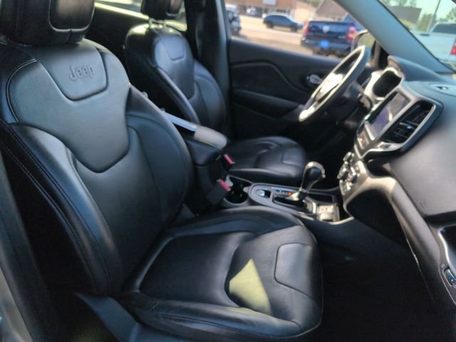 Used 2021 Light Brownstone Pearlcoat Jeep Latitude Lux image 30