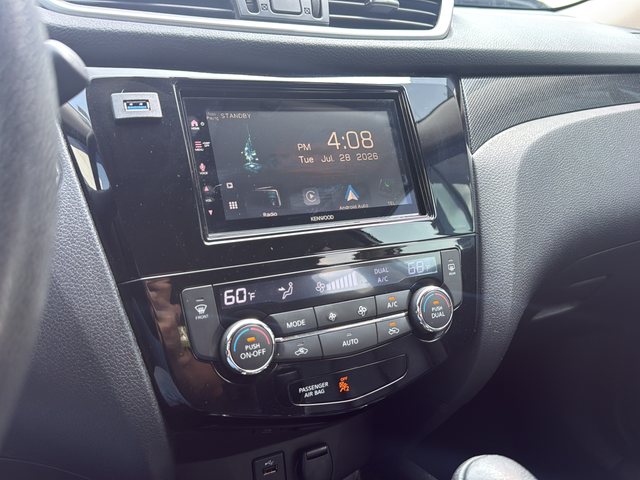 Used 2016 White Nissan SL image 20
