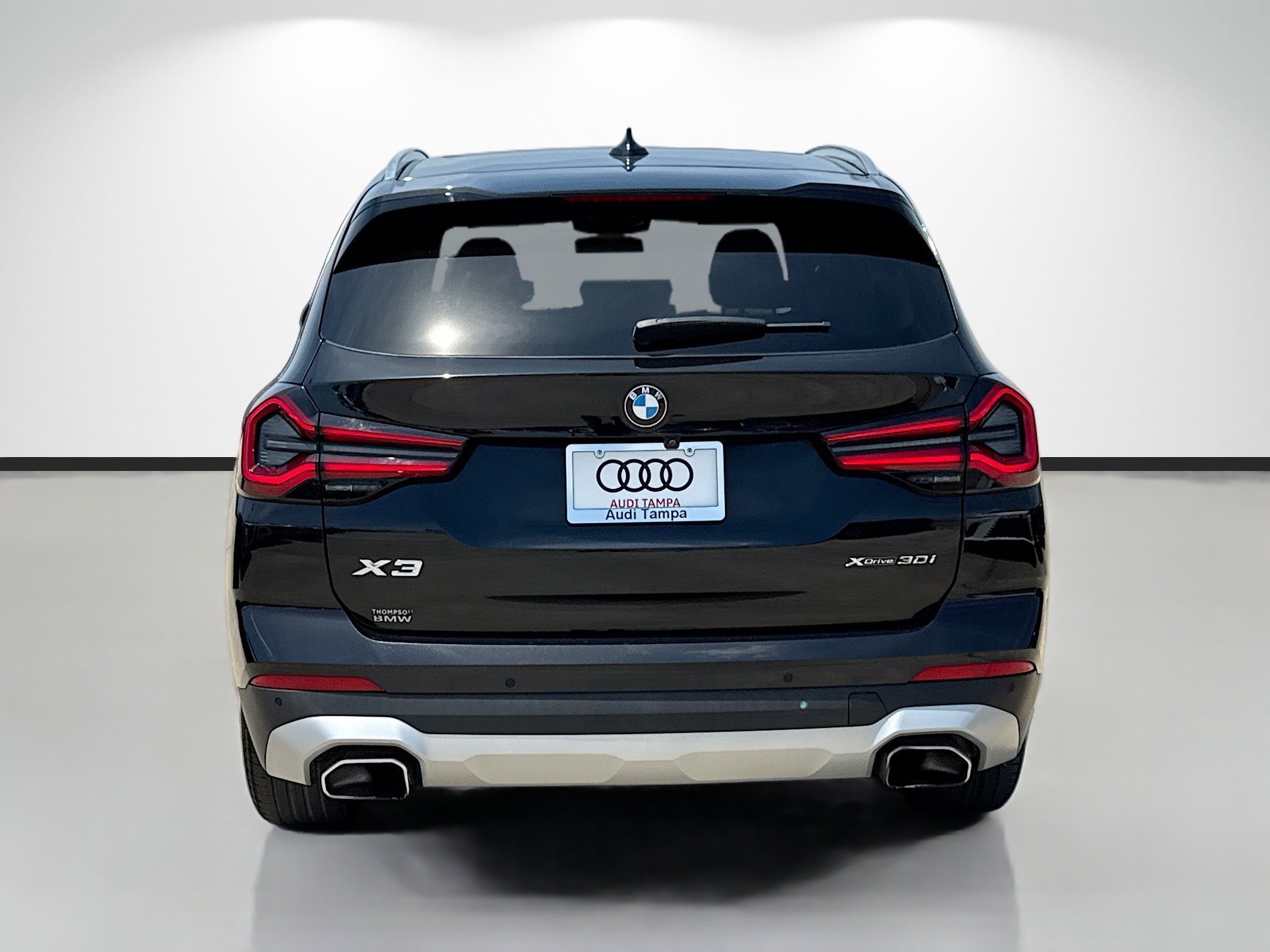 Used 2022 Black Sapphire Metallic BMW xDrive30i image 4