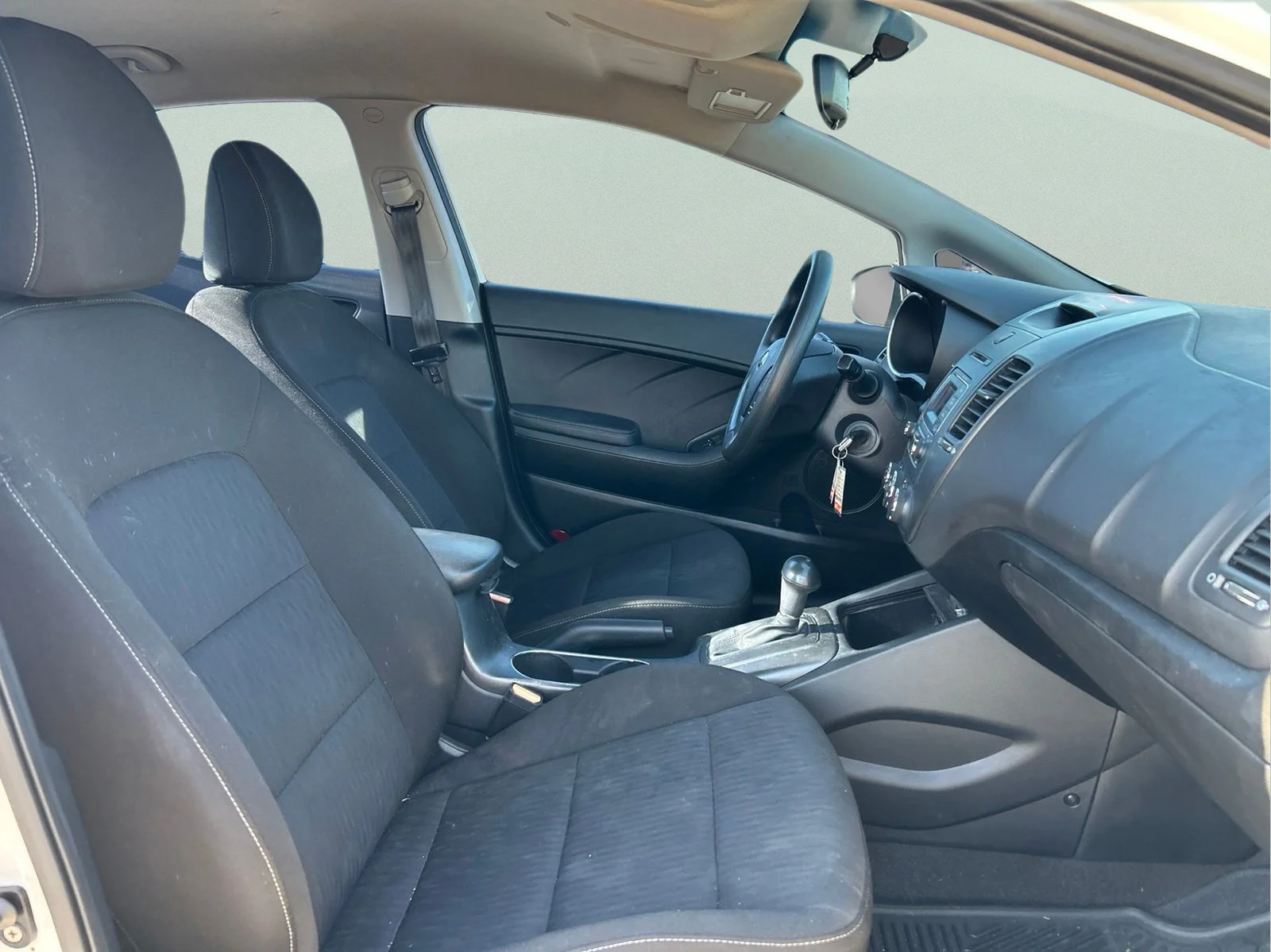 Used 2016 Clear White Kia LX image 13
