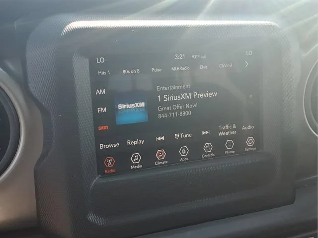 Used 2018  Jeep Sport S image 5
