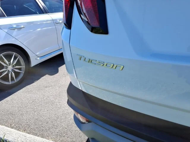 Used 2025 White Hyundai SEL image 16